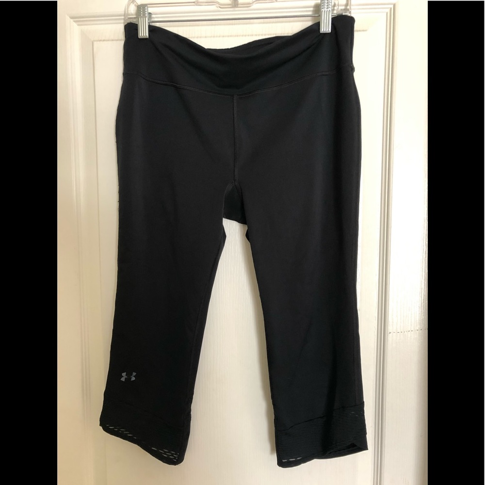 Under Armour 3/4 Workout Pants- Size M